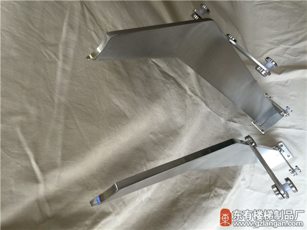 最新單扁玻璃不銹鋼樓梯欄桿立柱DY-8134激光成型刀頭