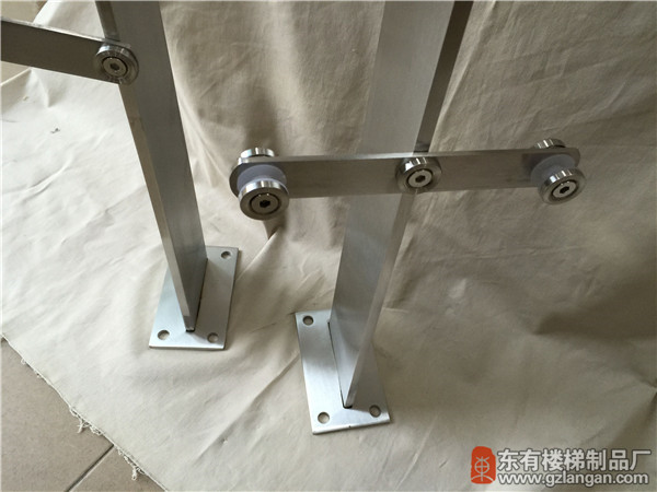 最新單扁玻璃不銹鋼樓梯欄桿立柱DY-8134厚精磨掛件