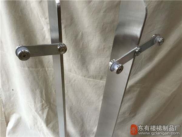 最新單扁玻璃不銹鋼樓梯欄桿立柱DY-8134（5 mm厚精磨掛件）