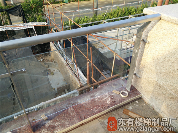 別墅玻璃不銹鋼樓梯欄桿立柱4