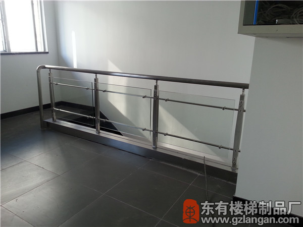 4S店二樓不銹鋼玻樓梯護欄 整體效果