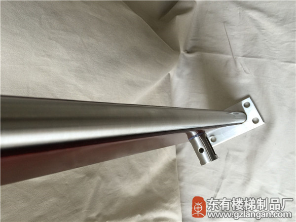 不銹鋼夾木玻璃扶手立柱DY-8231滿焊打磨