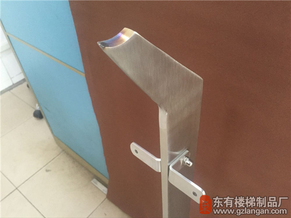 單扁不銹鋼玻璃護欄立柱DY-8136激光成型刀頭
