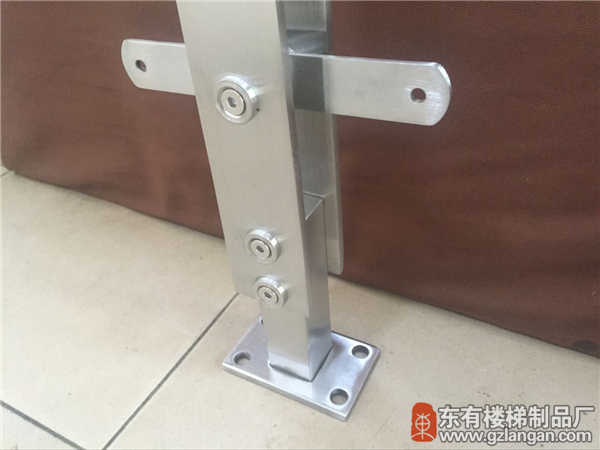 雙扁不銹鋼玻璃陽臺護欄立柱DY-8160滿焊打磨厚底板