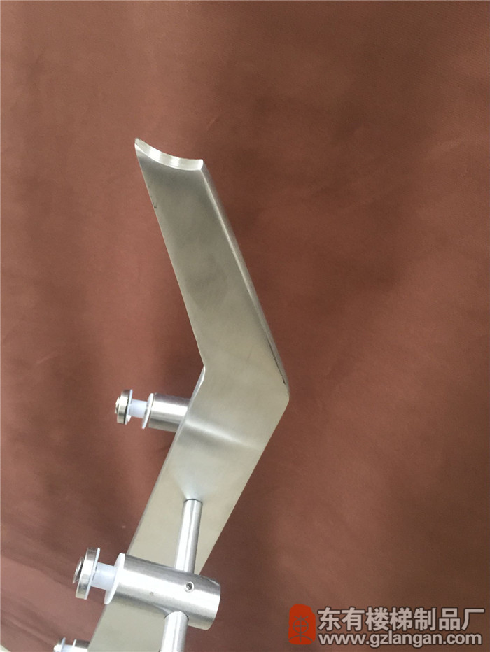 砂銀不銹鋼工程玻璃扶手立柱DY-8145刀頭激光開弧