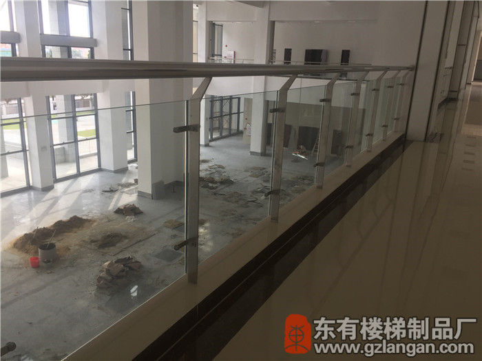 海珠區海事法院不銹鋼玻璃欄桿 側視實拍