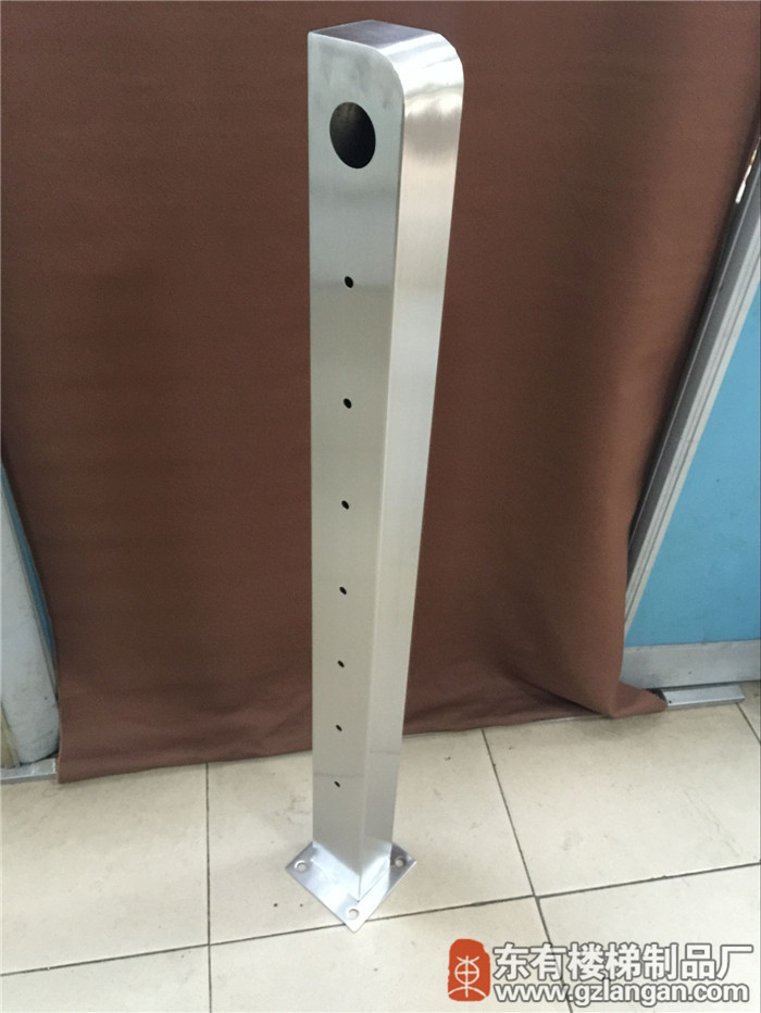 客戶定制款管狀穿管不銹鋼立柱DIY-001（45度側視實拍）