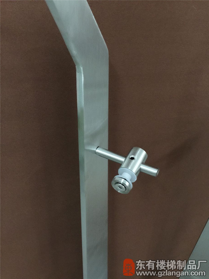 客戶定制款梯形單扁穿管不銹鋼立柱DIY-002實拍效果