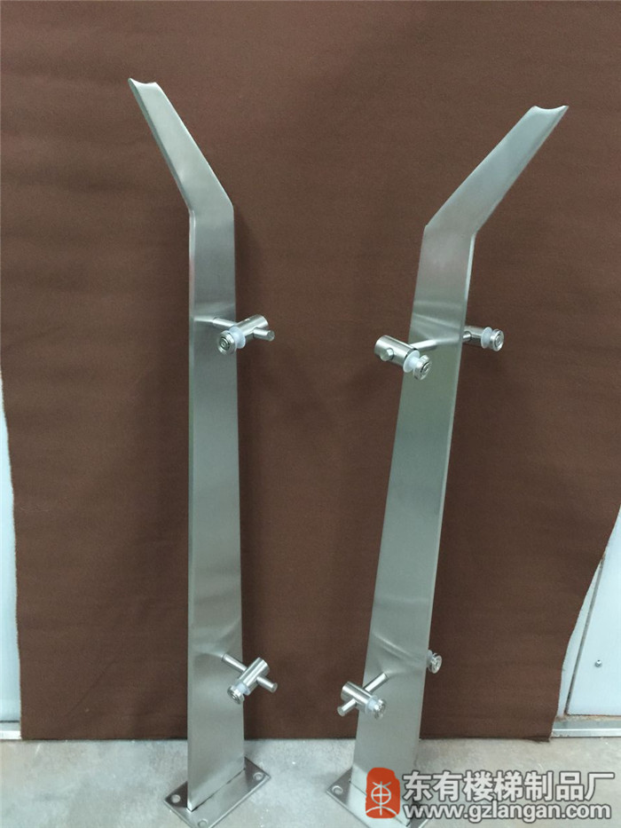 客戶定制款梯形單扁穿管不銹鋼立柱DIY-002側視實拍