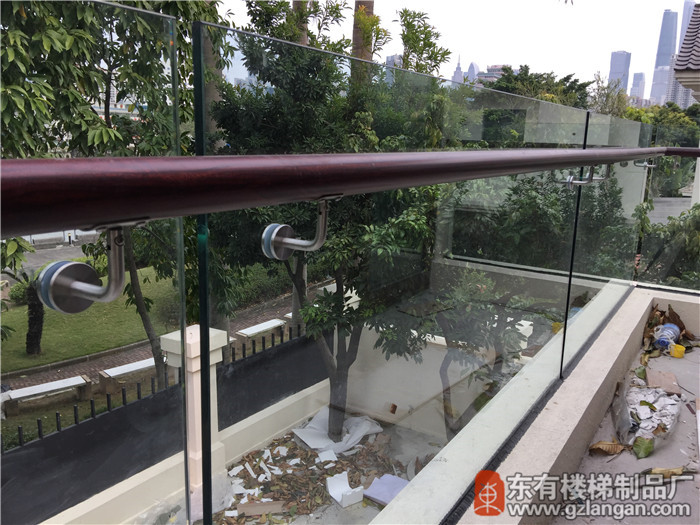 二沙島落地玻璃欄桿扶手側視