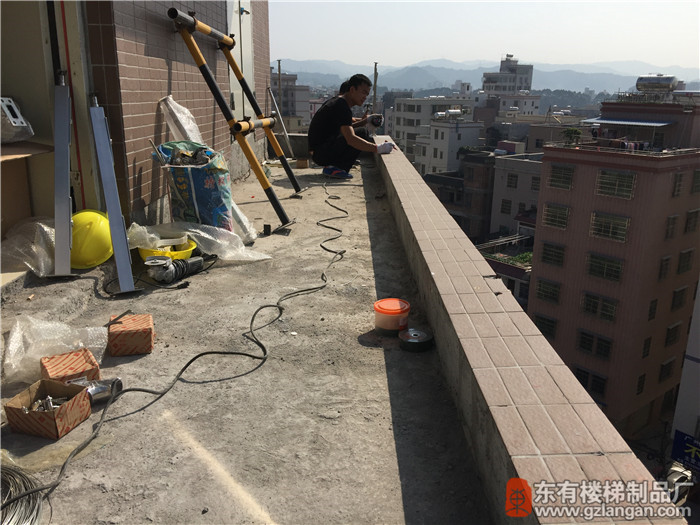 恒泰匯天面停車場玻璃不銹鋼欄桿不銹鋼立柱安裝1