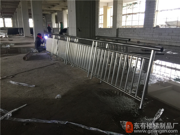 蘿崗錦香閣食品廠房不銹鋼護欄不銹鋼欄桿拼接2