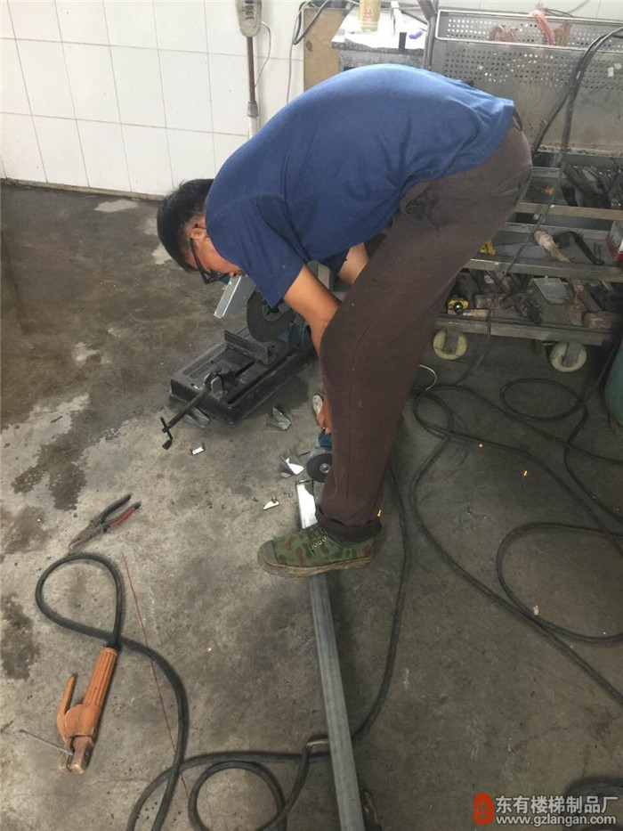 北京路住宅不銹鋼爬梯制作1