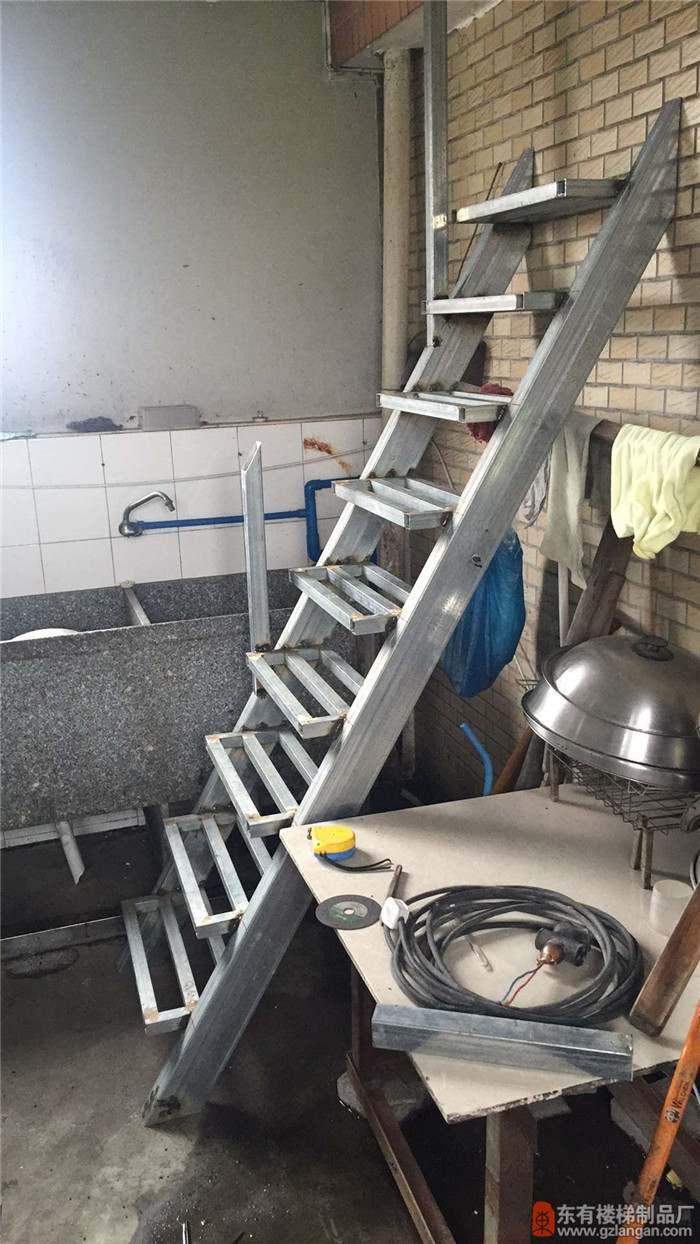 北京路住宅不銹鋼爬梯制作5