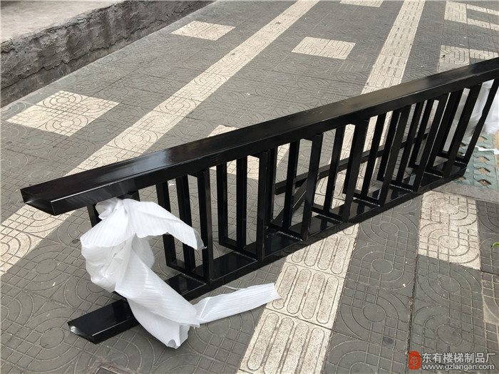 北京路住宅不銹鋼爬梯上漆4