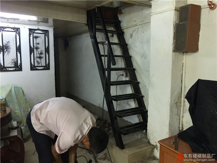 北京路住宅不銹鋼爬梯安裝4