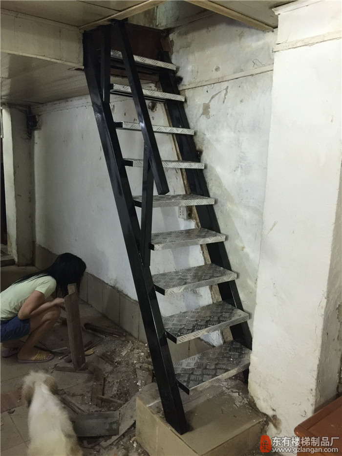 北京路住宅不銹鋼爬梯完成2