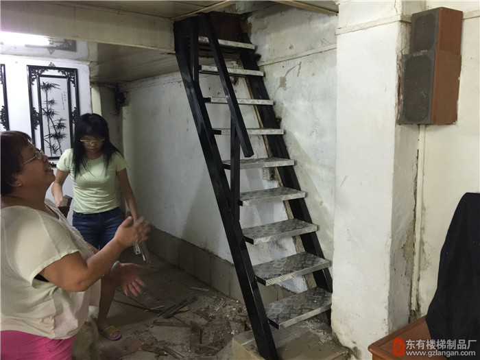 北京路住宅不銹鋼爬梯完成1