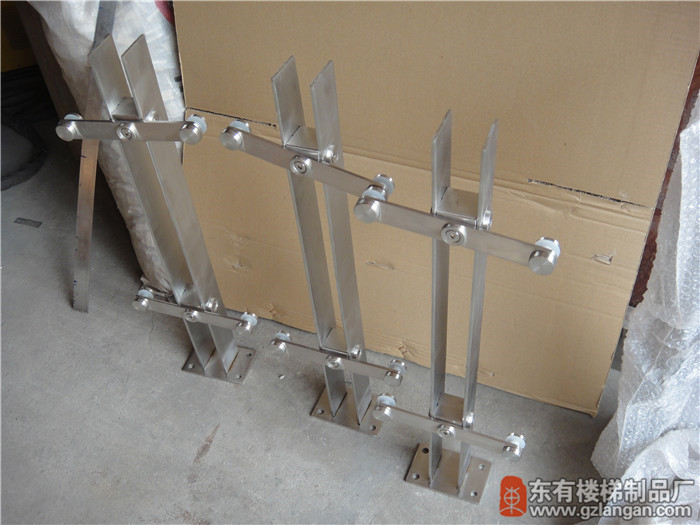 玻璃穿管不銹鋼工程立柱DY-8112多根實拍