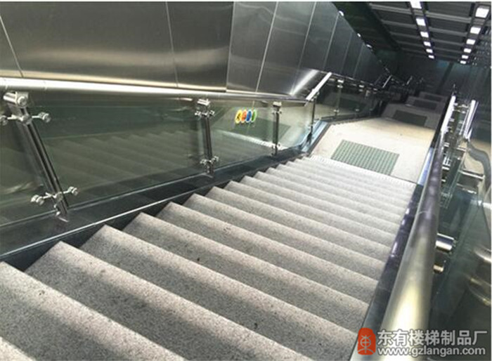 地鐵款不銹鋼立柱DY-8282工程案例