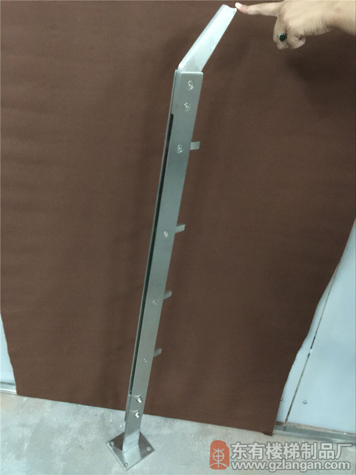 實心單扁不銹鋼穿管欄桿立柱DIY-006實拍45度角2