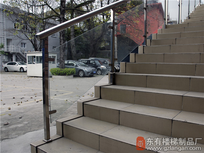 T.I.T創(chuàng)意園辦公樓不銹鋼樓梯立柱