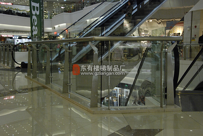 中華廣場(chǎng)中庭商場(chǎng)玻璃扶手欄桿