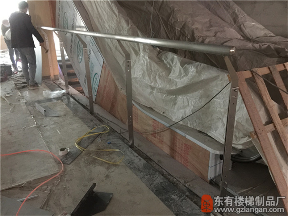 40多米超長的跨度窗前護欄