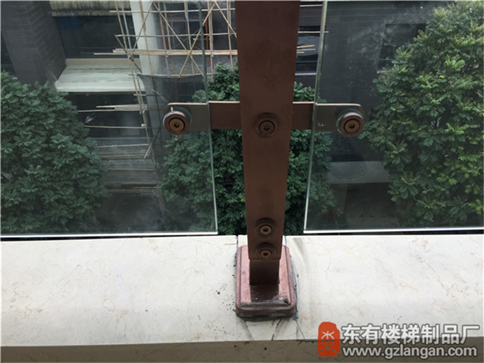 玫瑰金不銹鋼立柱DY-8207實心一字掛件，牢固又結實