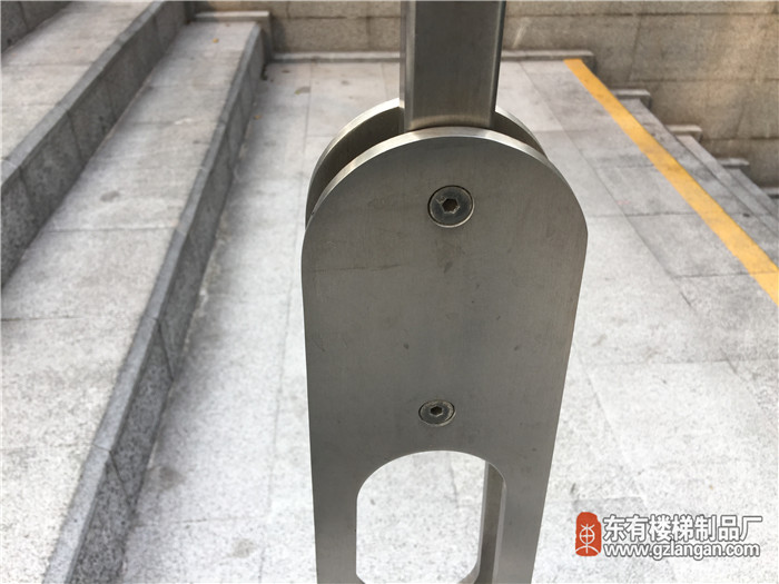 通道不銹鋼扶手激光立柱-中間鏤空處理