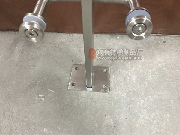 實(shí)心圓棒玻璃掛件