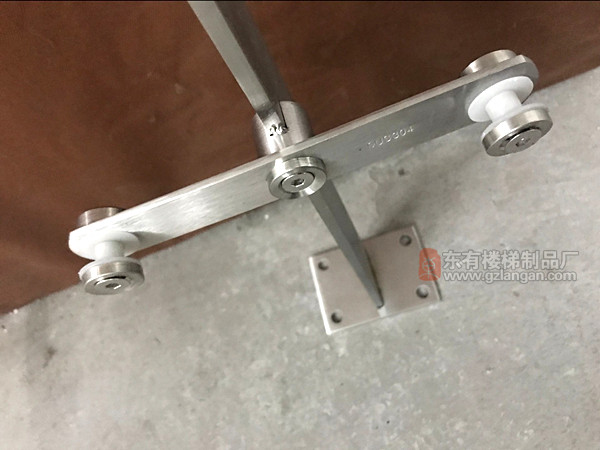 玻璃掛件為一字實心掛件