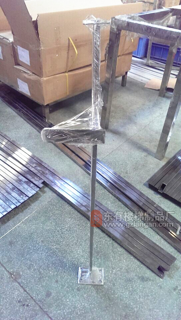 加強(qiáng)玻璃安裝后的穩(wěn)定性