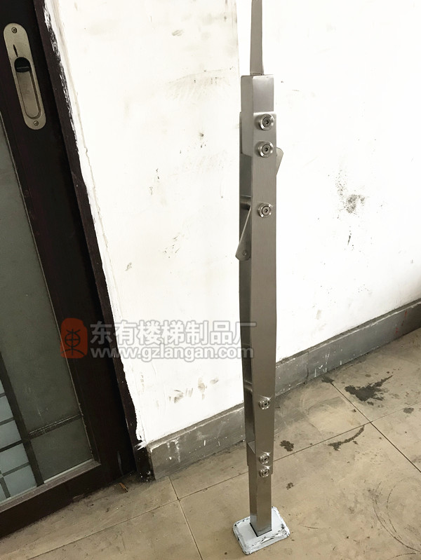 304材質拉絲雙板立柱