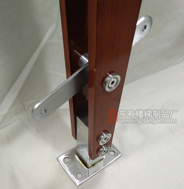 側(cè)板中間還加多了凹形處理