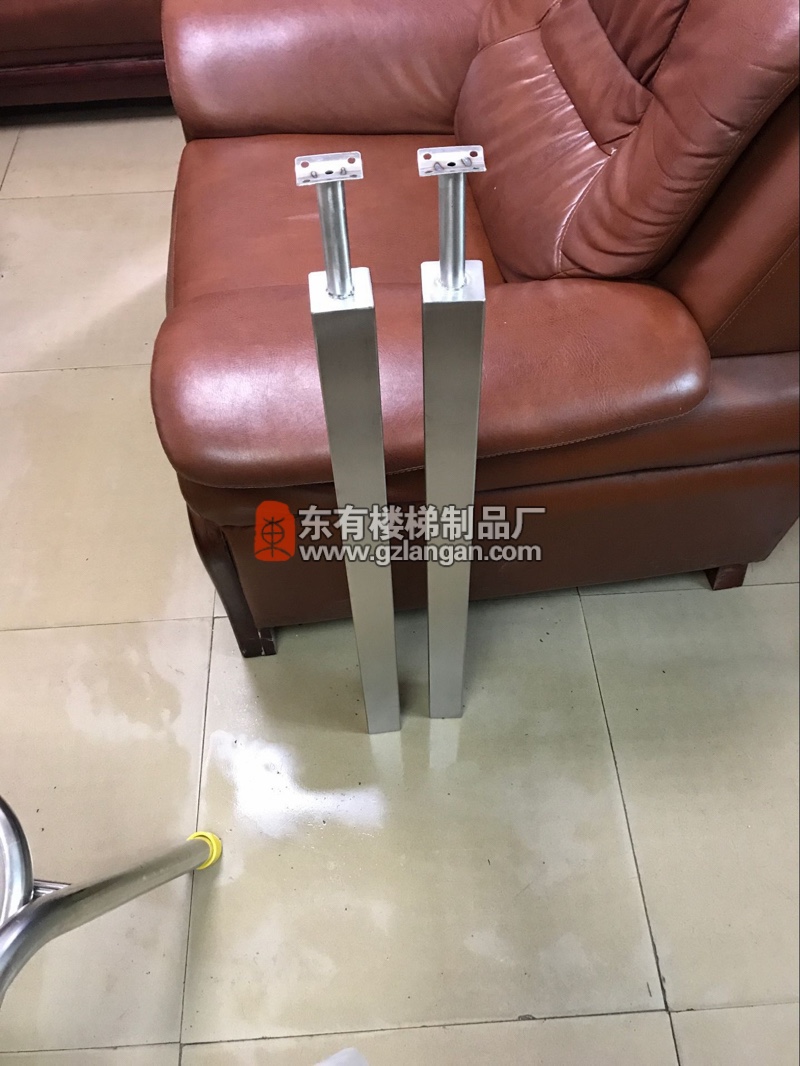 不銹鋼立柱采用38*38方管加工