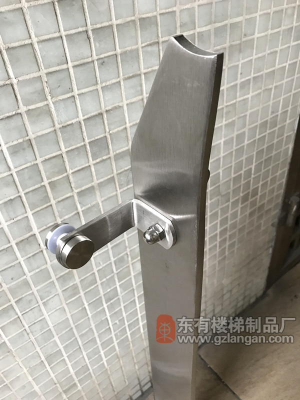 按客戶要求調整刀頭的斜度和高度