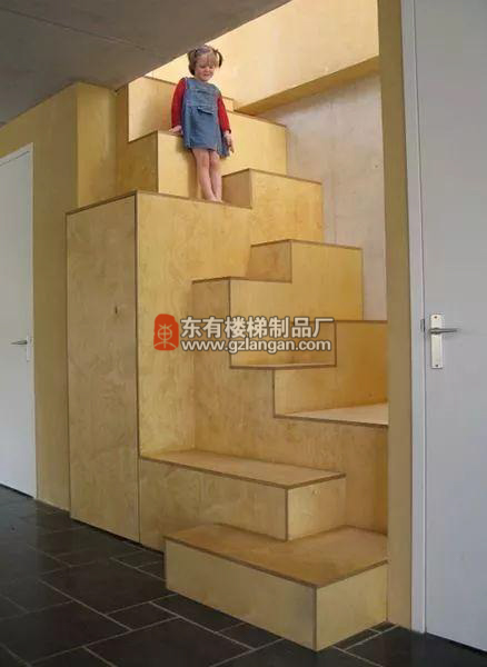 小寶寶會出現(xiàn)在這樣的樓梯上