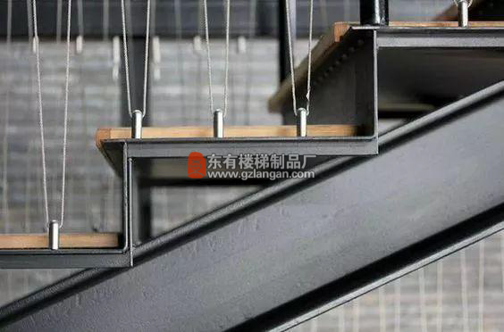 鋼絲繩是如何嵌入到臺階的