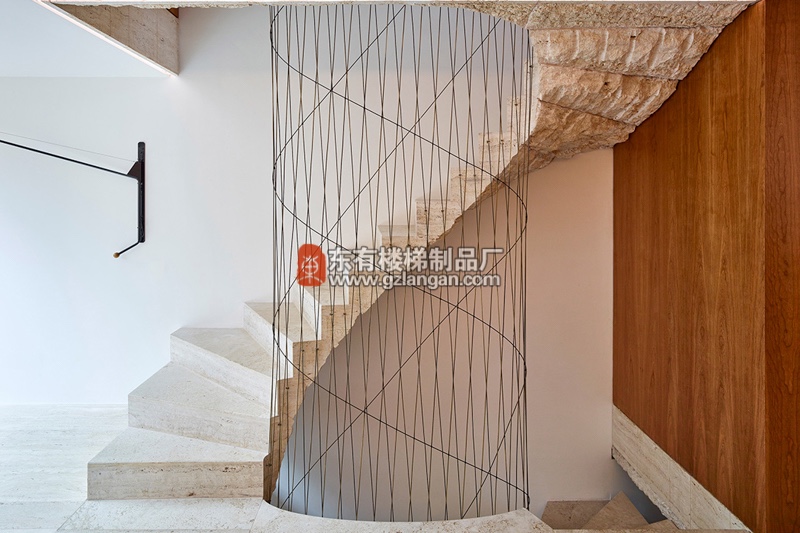 提升空間的樓梯設計9
