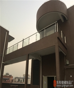 恒泰匯天面停車場玻璃不銹鋼欄桿