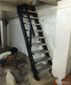 北京路住宅木爬梯更換不銹鋼爬梯