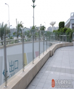 喜來登酒店戶外不銹鋼欄桿簡潔大方