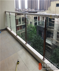 御金曉島別墅陽臺欄桿輕奢感極強