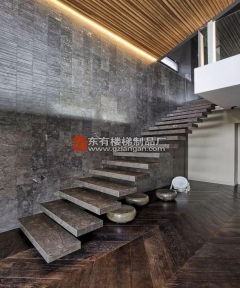 這么好看的樓梯設計讓你不得不喜歡復式結構——放浪形骸的鏤空樓梯